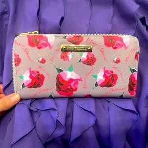 BETSEY JOHNSON grey faux leather wallet with roses ❤️💜